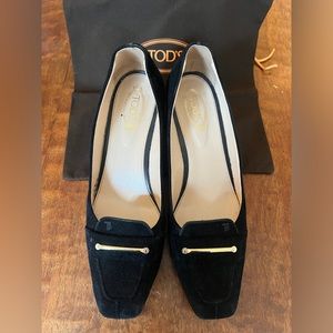 Tod’s Black Suede Pumps